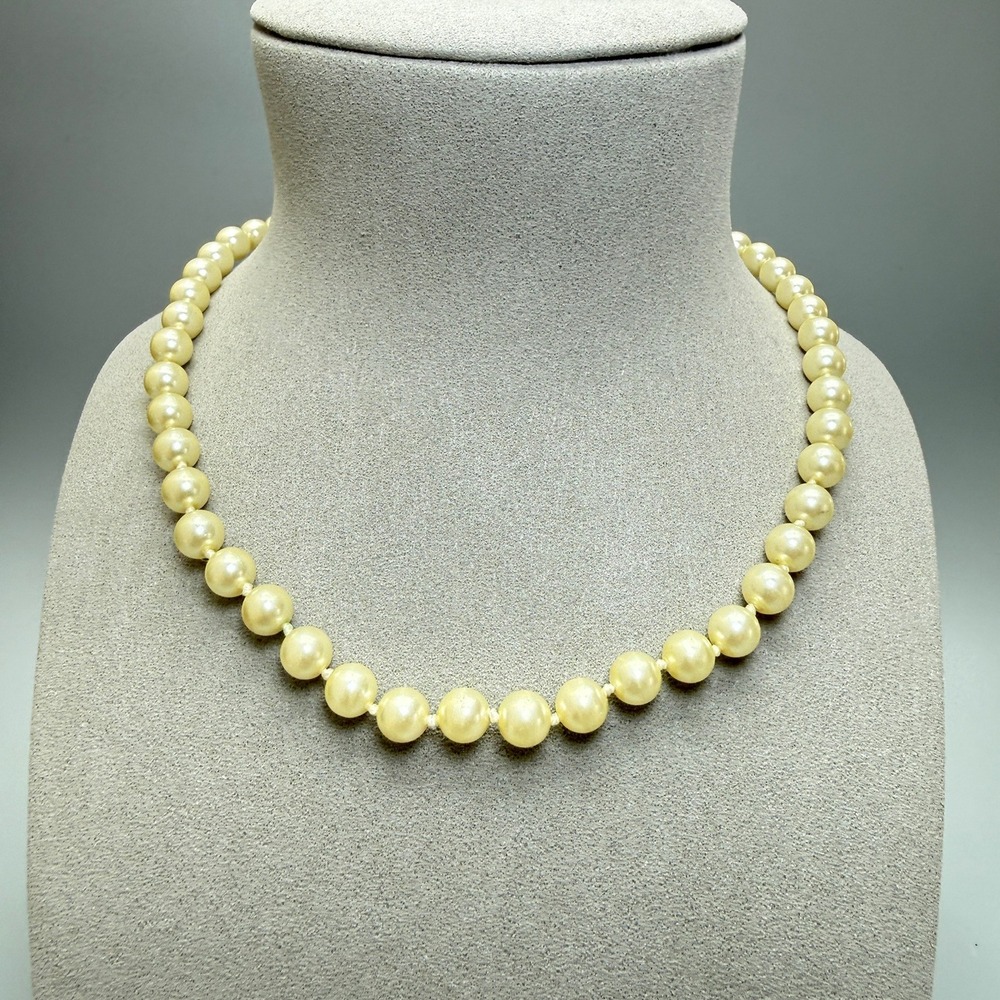 Vintage Cream Faux Pearl Necklace 17" Hand Knotted Beads Classic Chic‎